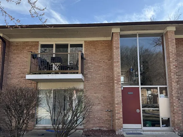 1233 Island Dr, Ann Arbor, MI 48105