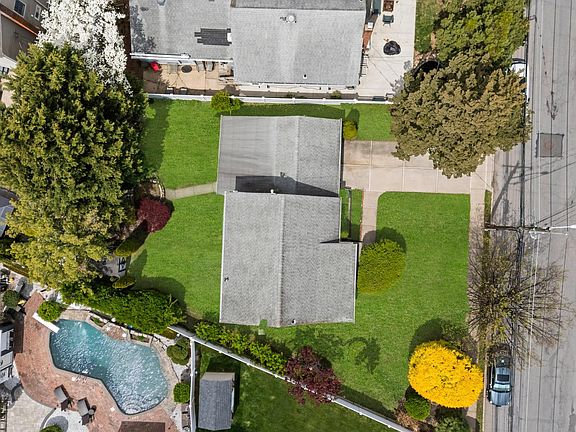 3rd image of 266 Bellmore Road