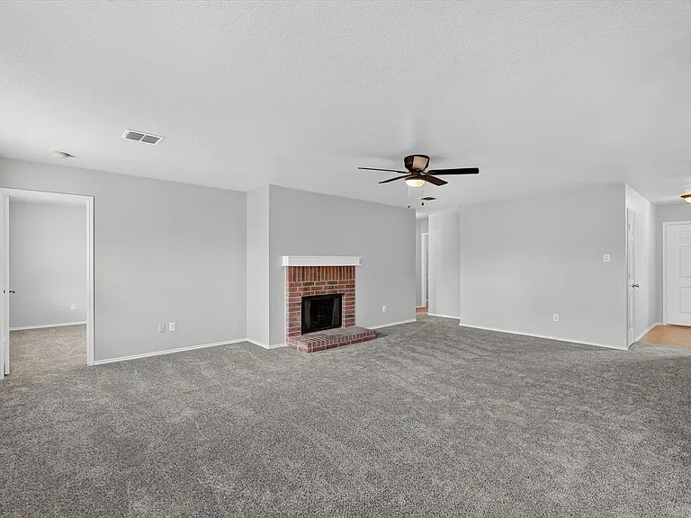 2805 Cameron Way — Photo 5