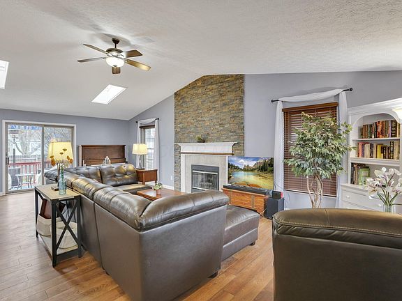 5th image of 1009 Clifton Chase Dr