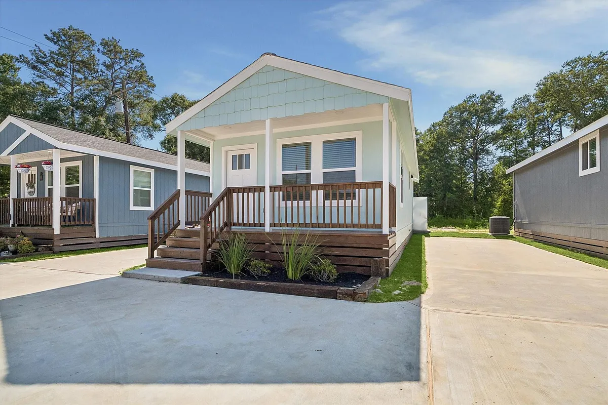 Building Photo - 22837 E Community Dr #2