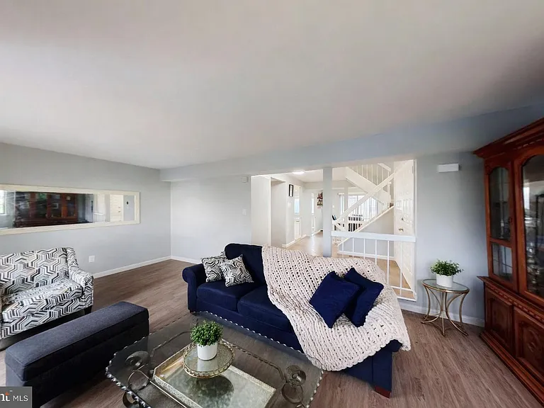 18428 Point Seneca Pl — Photo 3