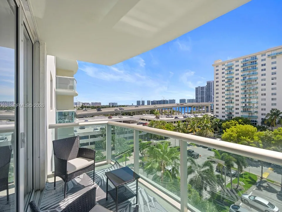 19380 Collins Ave #609