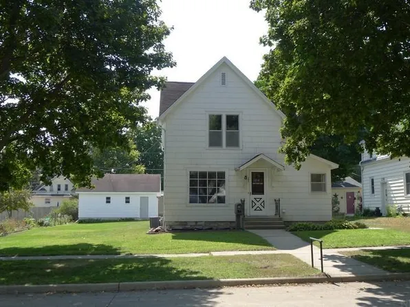 302 6th Ave, Charles City, IA 50616