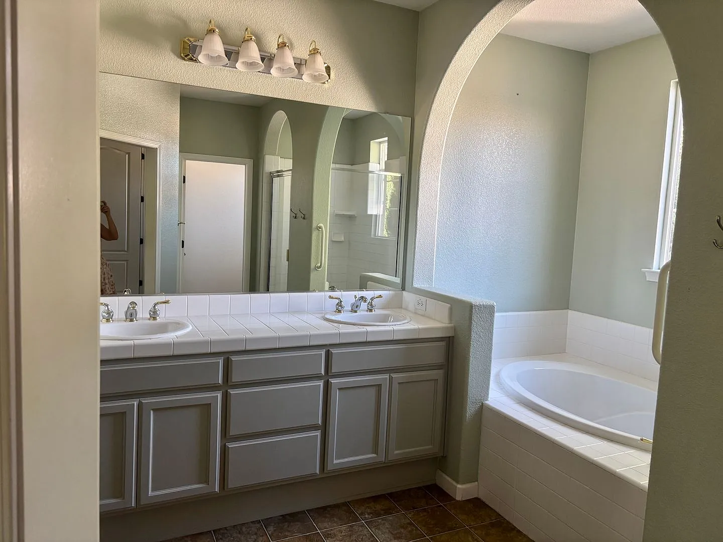 Stunning W. Sac 4/3. Steps From The Lake! Please reference ad for viewing!! — Photo 2