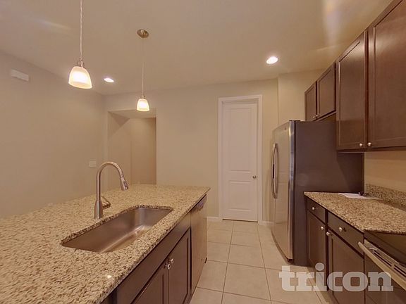 5th image of 371 Buchannan Dr