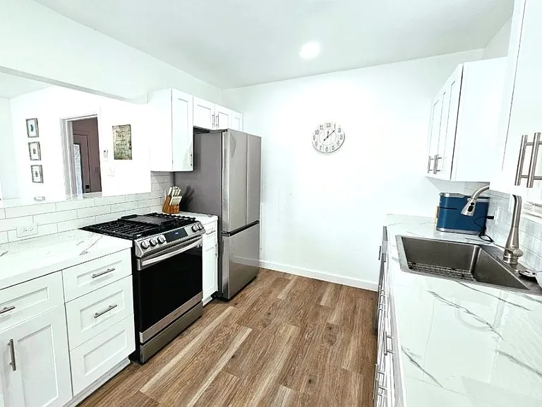 1117 Ocean Dr #D — Photo 3