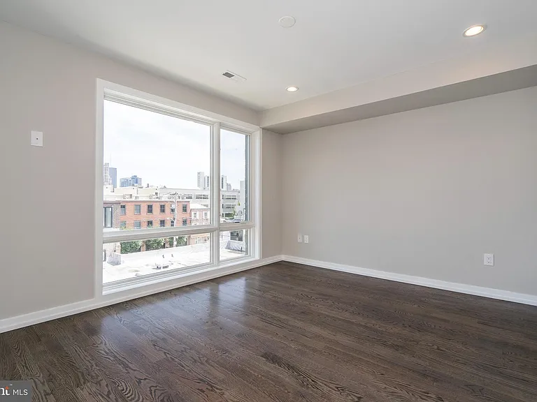 1432 Clymer St #3 — Photo 17
