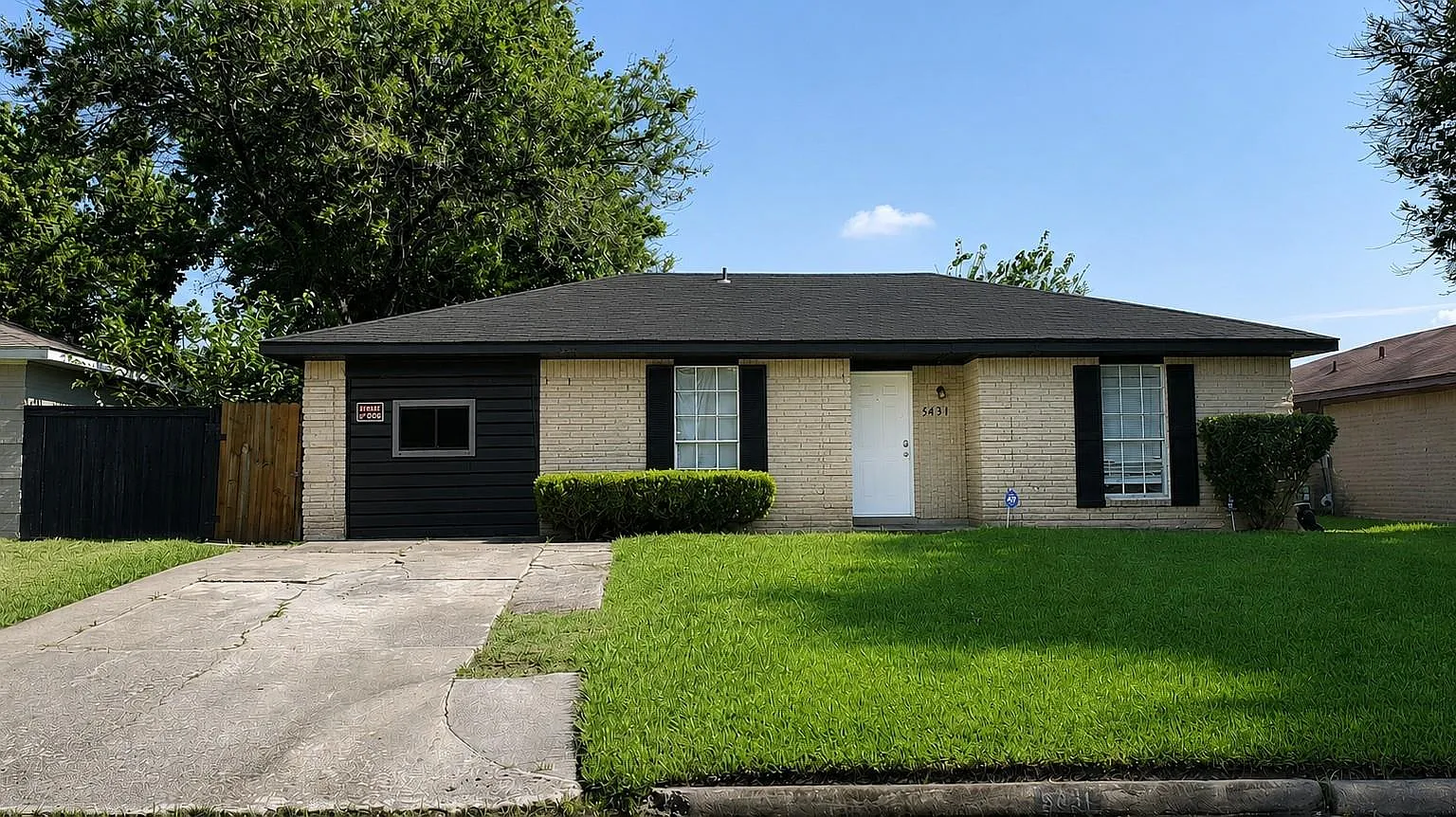 3 bed, 1.5 bath, 1470 sqft, $1,800 — Photo 1