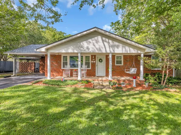 104 Cherry St, Dickson, TN 37055