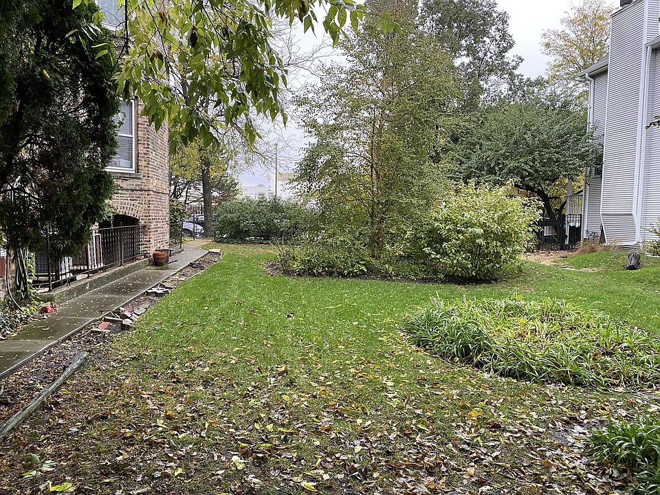 2nd image of 1913 W Balmoral Ave