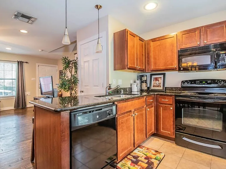 2824 Minert St — Photo 8