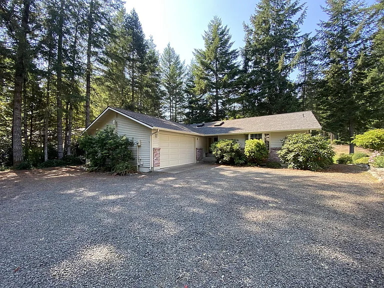 501 E Michelle Dr — Photo 1