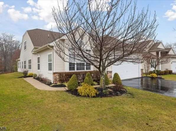 43 Esplanade Dr, Franklin Twp., NJ 08873
