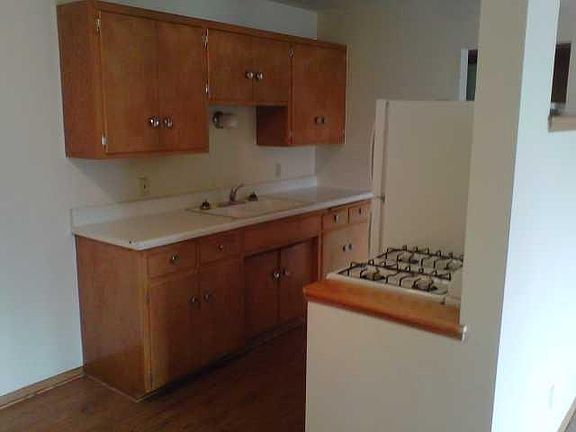 2nd image of 901 E 66th St