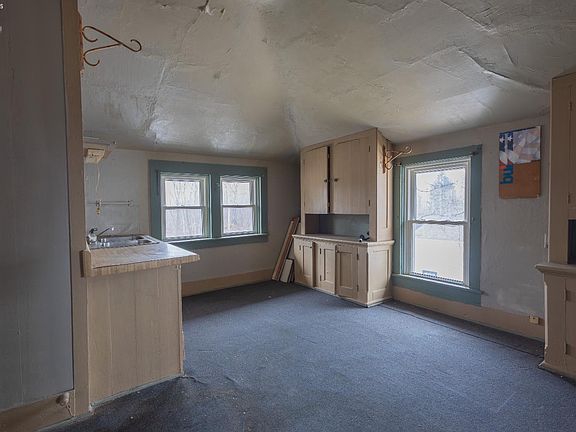 33rd image of 39 South St