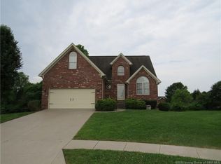 8517 Plum Tree Ct, Sellersburg, IN 47172