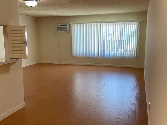 5th image of 515 E Magnolia Blvd #O