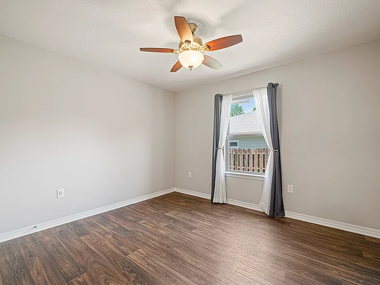 2132 Vizcaya Dr — Photo 20