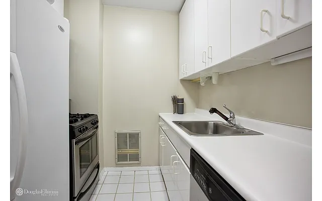 Rented by Douglas Elliman | media 9