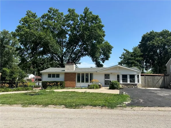 10520 E 28th Ter S, Independence, MO 64052