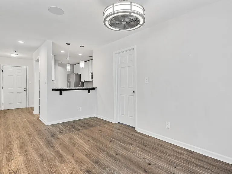 209 14th St NE #201 — Photo 15
