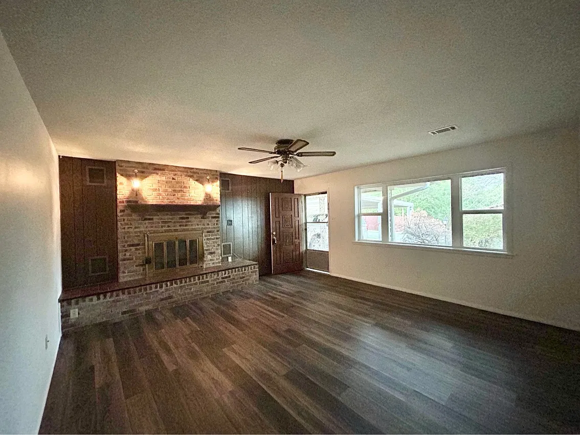 206 Maple Drive - 1 — Photo 3