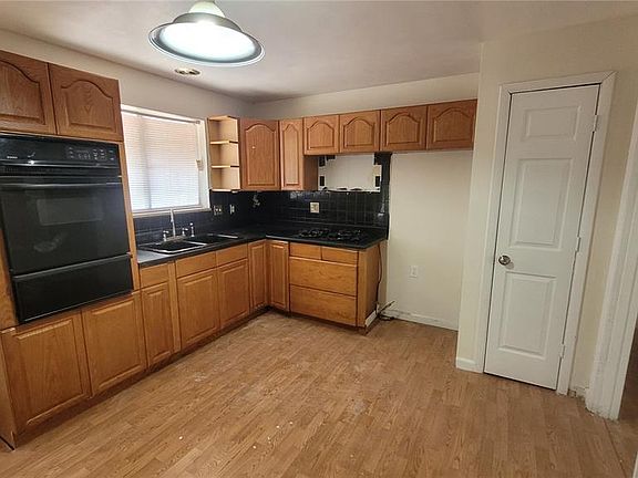4th image of 146 Evans Ave