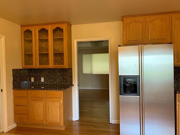 5th image of 20390 Knollwood Dr