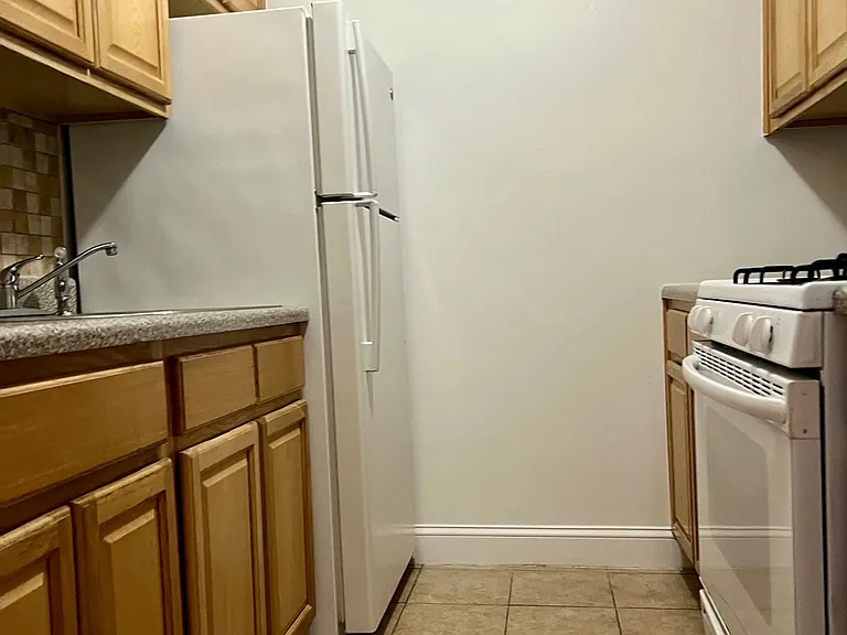 207 E 202nd St #3J — Photo 5