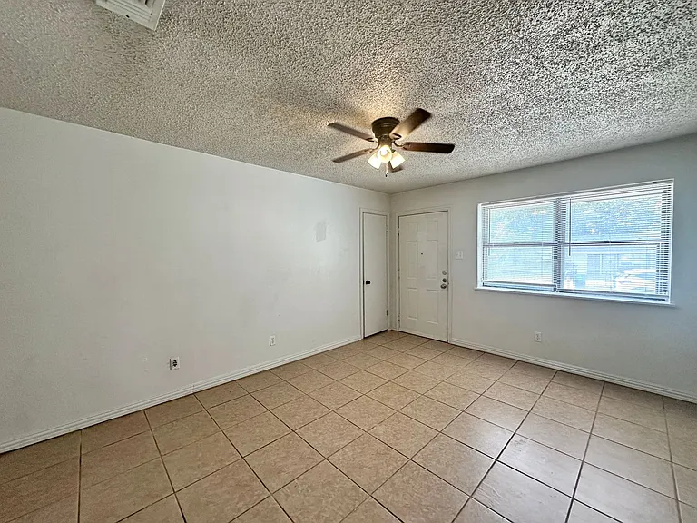 704 N 19th St — Photo 5