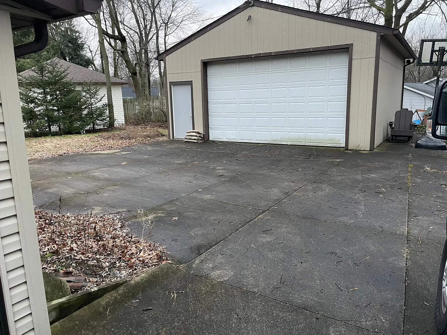 2859 Landon Dr — Photo 3