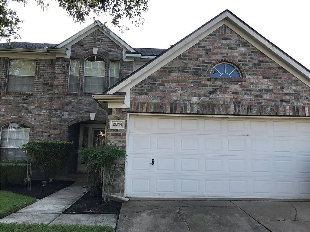 4 bed, 2.5 bath, 2377 sqft, $2,500 — Photo 3