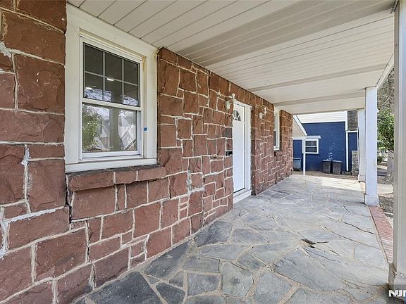3rd image of 1087 Lambert Rd