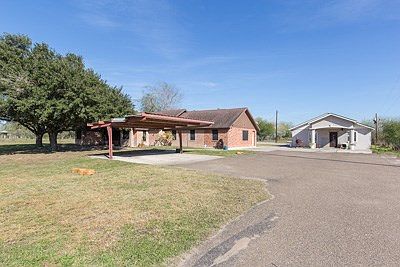 2nd image of 914 S Mayberry Blvd