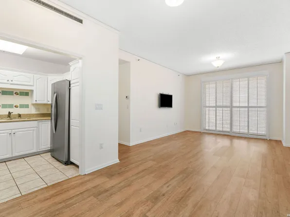 1 Towers Park Ln #1810, San Antonio, TX 78209