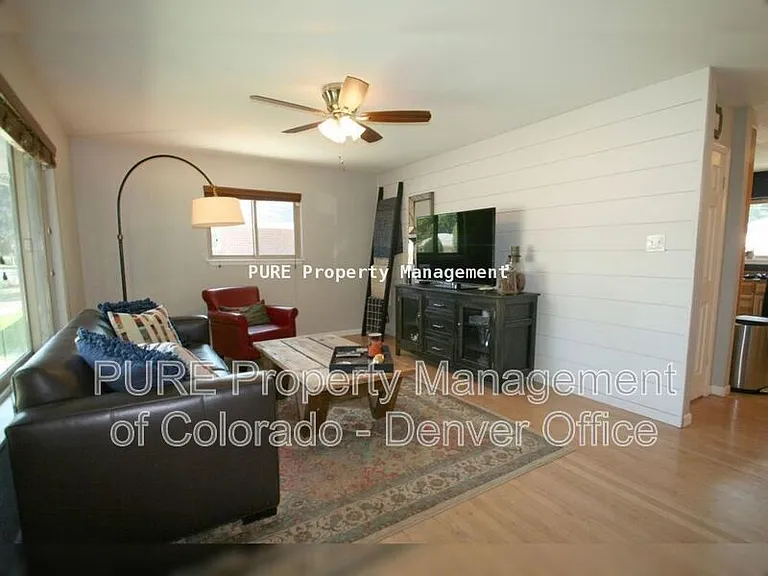 2255 S Clermont St — Photo 3