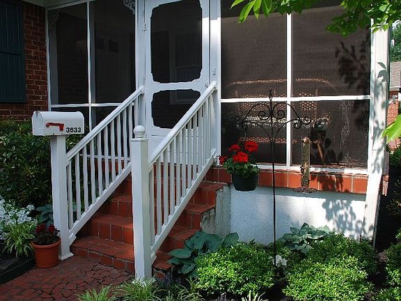Front Porch/Entrance