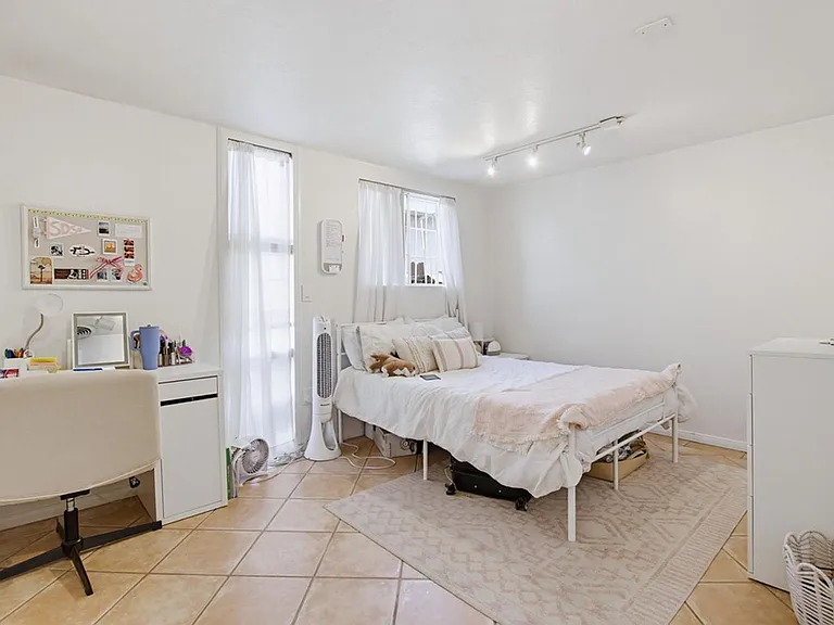 5556 Mary Lane Dr — Photo 10