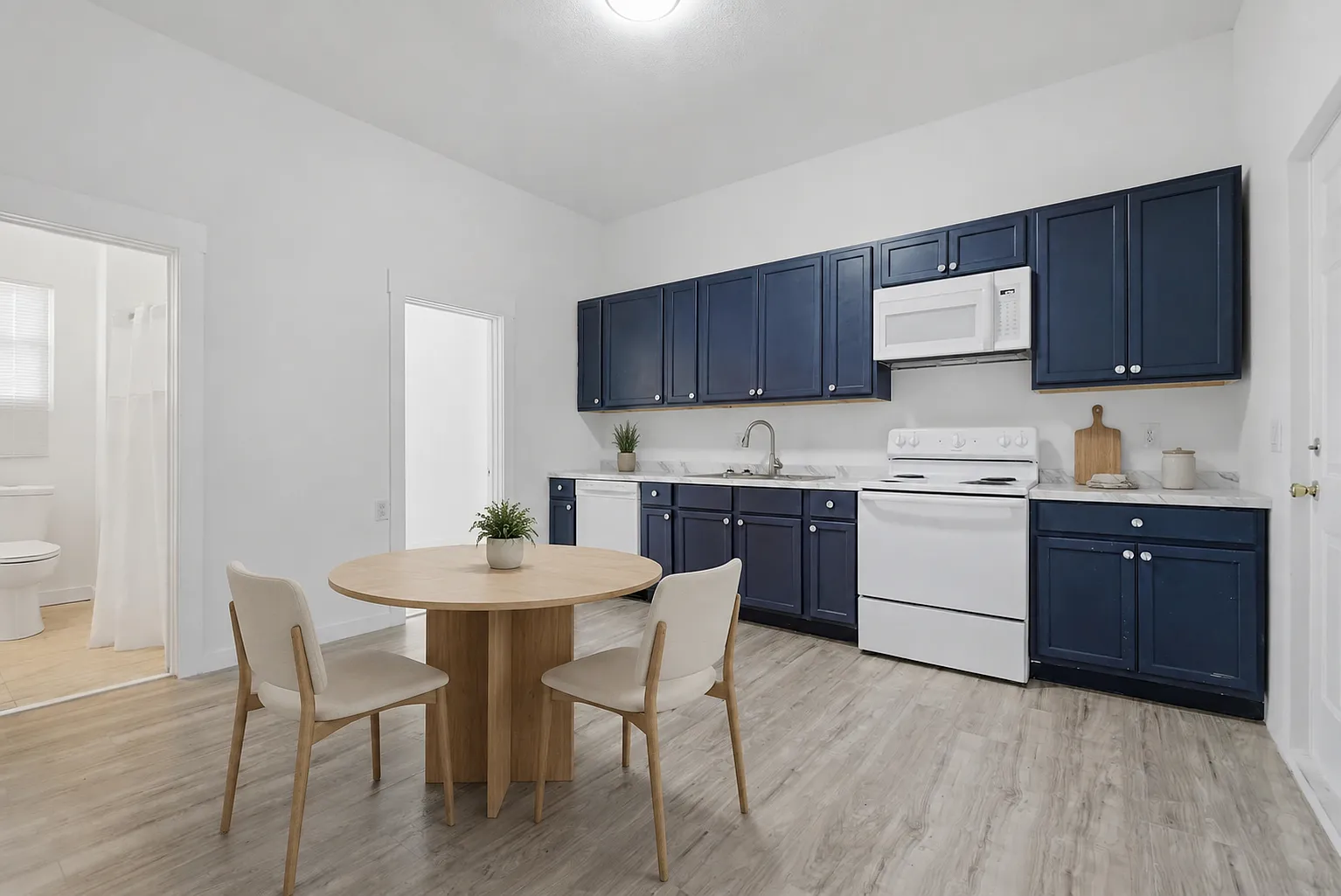 2400 N Sheridan — Photo 1
