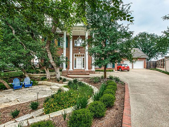 2nd image of 10 Chatsworth Way