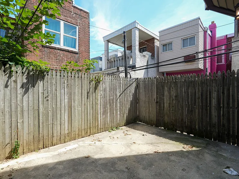 1709 Moore St — Photo 25