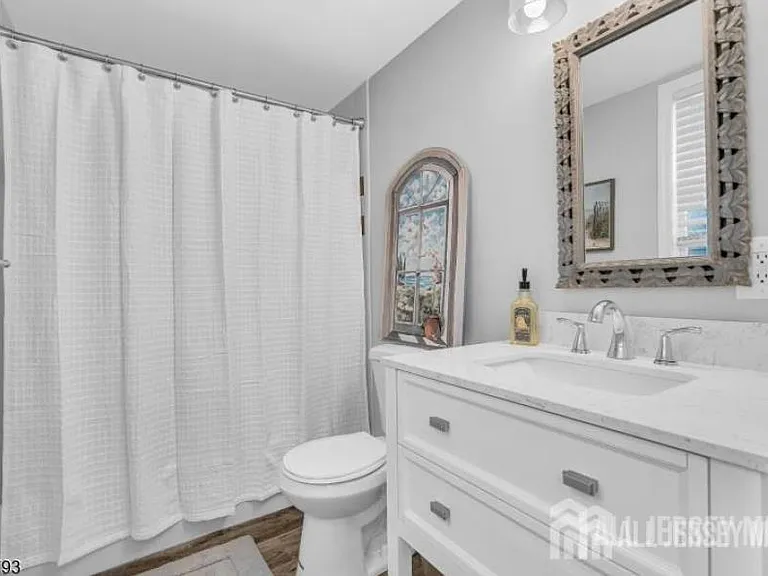 28 Bay Ave — Photo 10