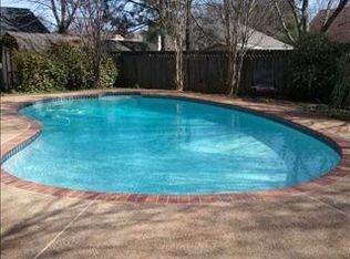 972 Hunters Retreat Dr, Collierville, TN 38017