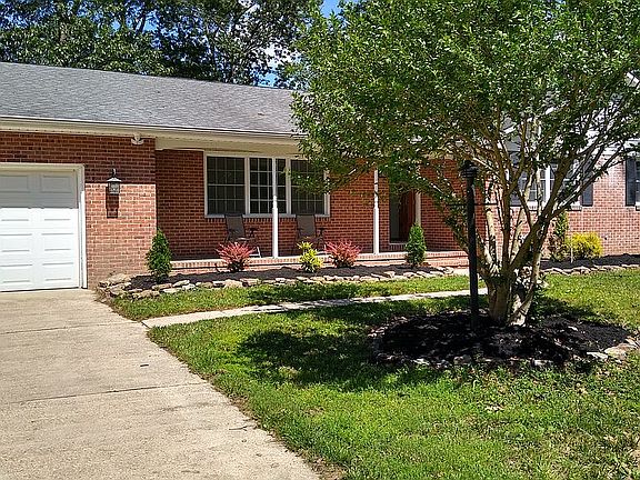 2nd image of 2219 Quail St