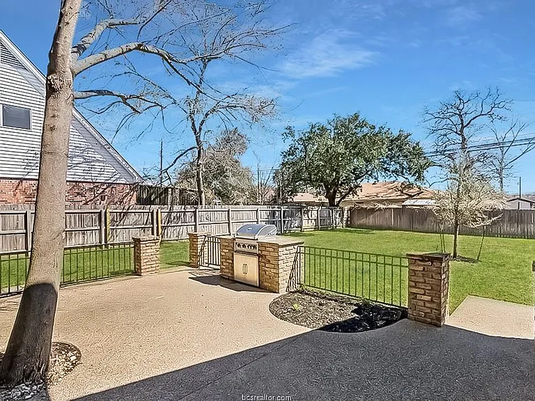 3705 Old Oaks Dr — Photo 31