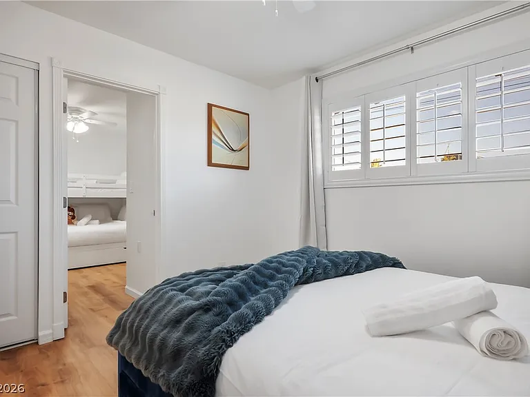 7435 Rogers St — Photo 32
