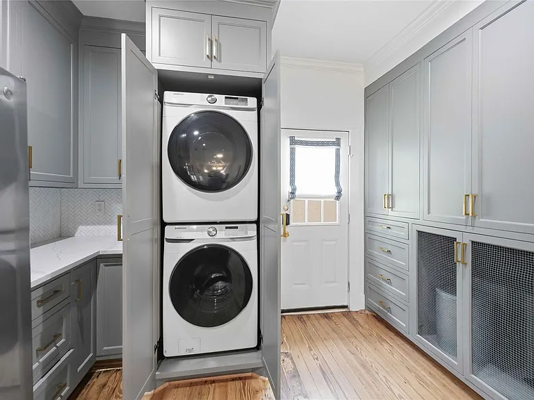 208 Archer St — Photo 15