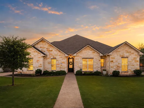 717 Wintergreen Dr, Hewitt, TX 76643