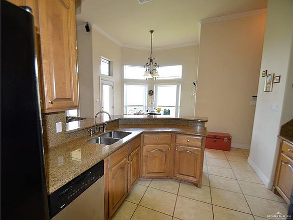 4th image of 2916 Wisteria Ave
